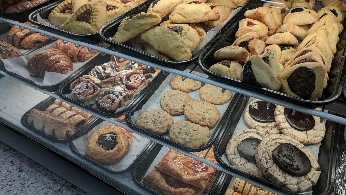 The Flora Bakery – bakery in Whitby, Ellesmere Port